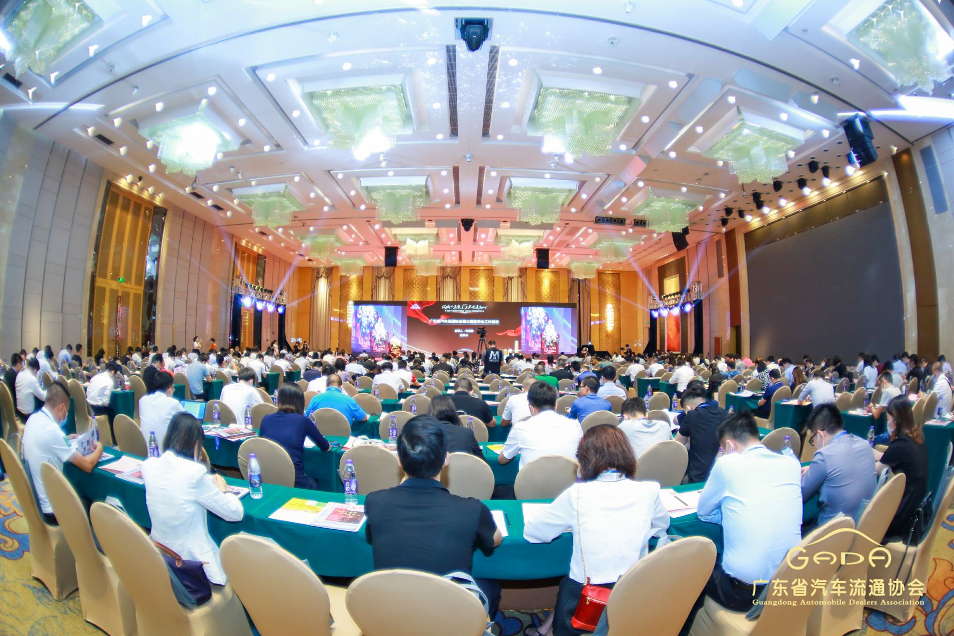 喜报丨爱游戏ayx官方网页-爱游戏(中国)“包揽”省汽车流通行业颁奖礼53项大奖(图1)